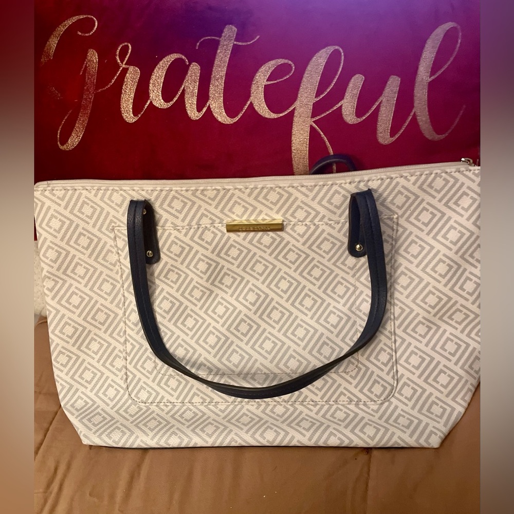 Liz Claiborne tote - Picture 1 of 6